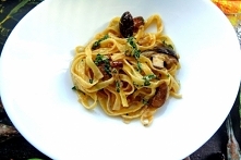 MAKARON Z GRZYBAMI I SŁODKĄ ŚMIETANKĄ