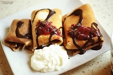 Razowe naleśniki z twarożkiem