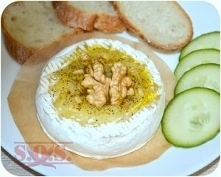 Sprytny pomysł na serowe fondue! Natnij, posyp ziołami i do piekarnika;)