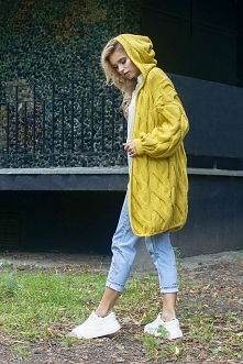 Ciepły kardigan z kapturem F552