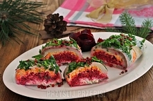 Rolada śledziowa

5 filetów śledziowych długich

1 burak pieczony

2 jajka ugotowane na twardo

170 g serka śmietankowego

1 marchewka ugotowana duża

1 łyżka octu winnego

sól,...