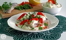 Śledzie po góralsku 


    50 dag solonych filetów śledziowych (u mnie 40 dag) 
    4 ząbki czosnku 
    sól morska 
    25 dag bryndzy 
    biały pieprz 
    skórka otarta z cy...