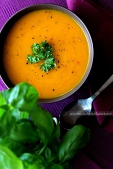 krem z marchewki z kolendrą