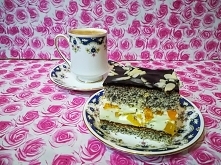 Brzoskwinie  w  piance 

Ciasto 
5- jajek
3/4- szkl. cukru
3/4- szkl. mąki 
3- łyżki mąki ziemniaczanej 
1- łyżeczka proszku do pieczenia
2- łyżeczki oleju 
1- szkl. mielonego m...