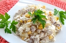 Sałatka z kurczakiem, ananasem i kukurydzą film