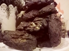 Zapraszam na przepis na pyszne puszyste ciastka brownie z orzechami - klik. 

zdjęcie robione wieczorem, więc nie oddaje ich smaku na pewno :D