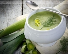 Zupa z pora i mięsa mielonego.