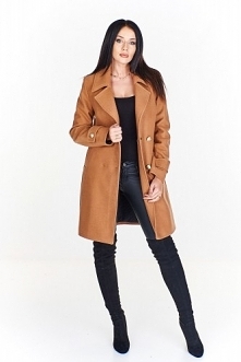 Płaszcz z dwurzędowym zapięciem na guziki. Podoba Ci się? Kliknij w zdjęcie :)