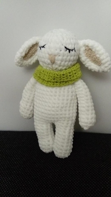 Biała milutka przytulanka.