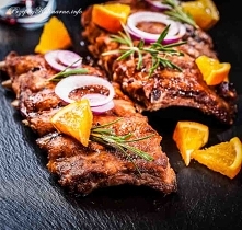 Żeberka w miodowo-pomarańczowej marynacie