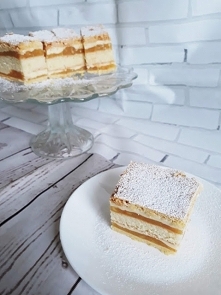 Szarlotka z kremem wanilinowym