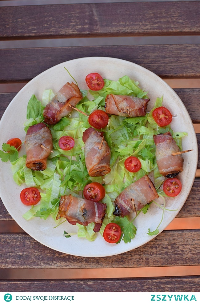 Pieczone śliwki w boczku