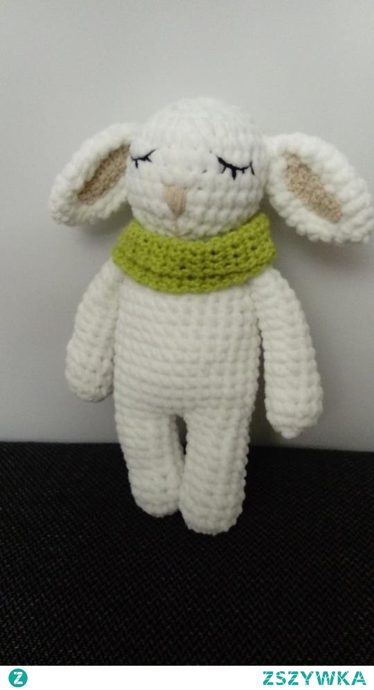 Biała milutka przytulanka.