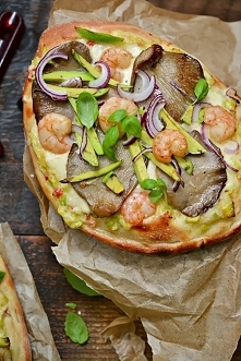 Międzynarodowy Dzień Pizzy… z boczniakami i krewetkami z sosem porowym