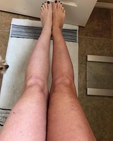 Piękna opalenizna zimą??mam na to sposób :)  żel opalajacy koloryzujacy w 15 min jest bezzapachowy i gładko się rozprowadza szybko się wchłania potwierdzone badaniami zapraszam