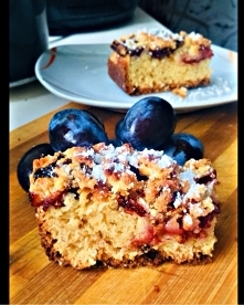 prawda, sezon śliwkowy już za nami, ale czy tylko ja uwielbiam chomikować dobrocie natury w zamrażalce ? Wyciągnęłam dziś swoje zapasy i o to co powstało. Pyszne aromatyczne cia...