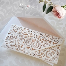 Białe laserowe zaproszenie z tłoczeniem