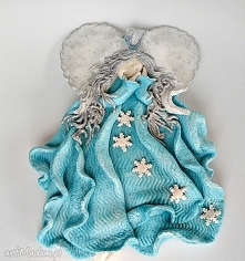 Anioł stróż z kolekcji Weihnachten. Piękna dekoracja.