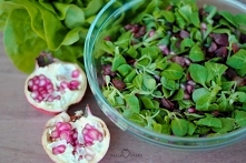 Sałatka z roszponką i granatem

    opakowanie roszponki
    2 granaty
    400 g boczku

Sos miodowo-musztardowy:

    3 łyżeczki musztardy kremskiej
    łyżka soku z cytryny
  ...