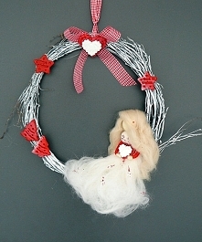 Zimowa wróżka
Świąteczny wianek.
magisches-atelier.art-madam.pl