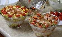 Sałatka warstwowa najlepsza z łososiem, ryżem