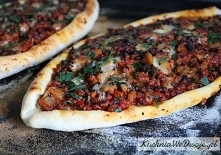 Tureckie pide z mięsem mielonym