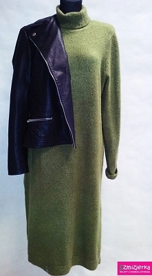 Dłuuga dzianinowa sukienka jest niezwykle modna w tym sezonie!
Więcej w sklepach Szmizjerka! :)