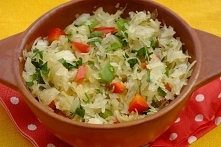 surówka z kiszonej kapusty i papryki