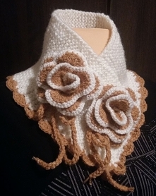 ciepły komin z różami