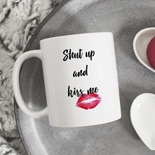 Kubek z nadrukiem
"Shut up and kiss me"