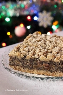 Makowiec japoński na cieście orzechowym

Kruche ciasto:
- 250 g mąki pszennej 
- 150 g zmielonych orzechów laskowych
- 2 żółtka
- 100 g cukru trzcinowego
- 200 g masła
- 1 łyżec...