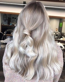 Uwielbiamy takie prace! ❤️ Została ona wykonana przy użyciu naszych produktów w @curylo_project_salon_academy ✨ Pamiętajcie, że o blondy trzeba dbać również w swojej łazience w ...