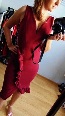 Bordowa sukienka WAL G od Tyniakowska z 23 stycznia - najlepsze stylizacje i ciuszki