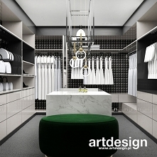 Piękna elegancka garderoba to marzenie każdej kobiety. Przedstawiamy aranżacje przestronnej garderoby z osobną wygodną gablotką na biżuterię. Stonowane białe odcienie i złote zd...