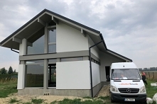 Domy pasywne a może modułowe? Oba tworzone ze szczelnych elementów by zminimalozować straty ciepła. Wybudujemy je dla Ciebie a nawet zaprojektujemy!