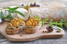 Grzanki z pastą oliwkową