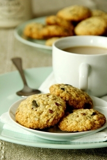 Ciastka owsiane z pestkami dyni i słonecznika