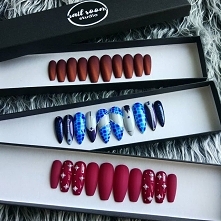 Paznokcie press on to doskonała alternatywa dla paznokci wykonanych w salonie. Ich jakośc i trwałość nie ma sobie równych. Trzymają się pięknie przez 3 albo nawet 4 tygodnie. Do...