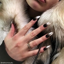 Paznokcie press on by nailroomstudio.com Zdjęcie przesłane przez moją klientkę z USA. Manicure idealny, paznokcie wykonane na zamówienie bez konieczności odbywania wizyty w salo...