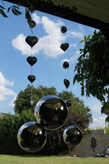 Komplet trzech kul wiszących
Niebanalna forma, regularne rysy i idealna powierzchnia - to główne cechy, które wyróżniają srebrne kule, wśród innych ozdób.

Stalowe kule do okna ...