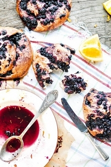 Szwedzkie bułeczki z jagodami wg Jamiego