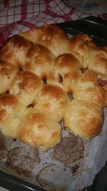 bułeczki z nadzieniem truskawkowym