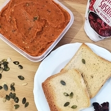 Przepis na pastę marchwiowo-paprykową na chleb (smarowidło) dostępny po kliknięciu w zdjęcie ;)