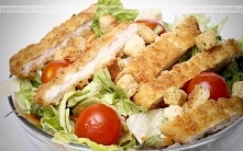 Sałatka z kawałkami indyka z pomidorami