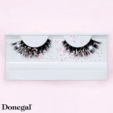 Ekskluzywne sztuczne rzęsy posiadają bardzo miękką, lekką strukturę, która nie obciąża powieki i sprawia, że aplikacja jest bardzo przyjemna.

Beauty by Donegal