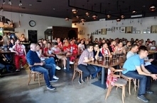 Browar Prost oferuje transmisje meczy na żywo, dzięki czemu poczujesz sportowe emocje oraz napijesz się dobrego piwa rzemieślniczego. Zapraszamy!