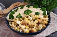 Sałatka z pieczarkami marynowanymi i groszkiem