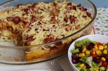 Zapiekanka z gotowanych ziemniaków z mięsem