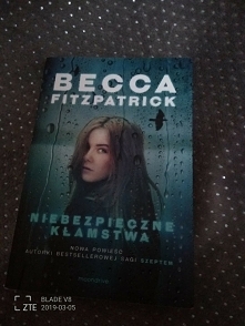 Niebezpieczne Kłamstwa to kolejna przeczytana przeze mnie książka Becci Fitzpatrick. Tak jak seria Szeptem tak i ta książka przypadła mi do gustu.