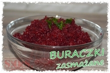 Każdy ma swój własny sposób na buraczki... i ja też;)
Tarte buraczki doprawiam solą, cukrem, pieprzem i sokiem z cytryny, a później tylko podsmażam chwilę na masełku.
Smaczne i ...